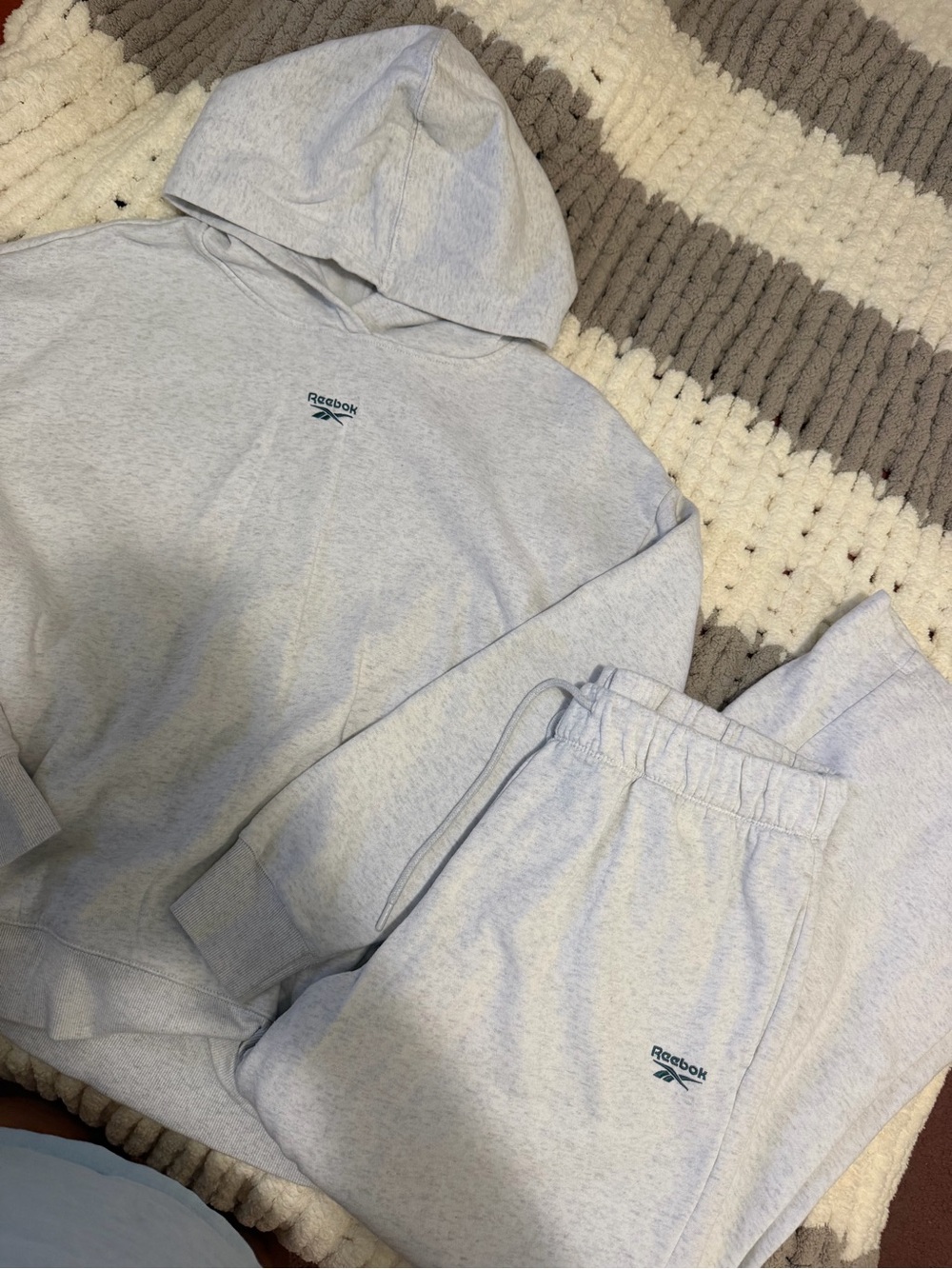 Women’s reebok sweat set size large